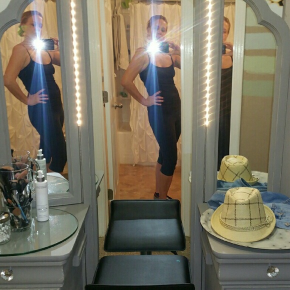 Profile Picture of Leslie Halstedt (@realtorleslie) on Poshmark