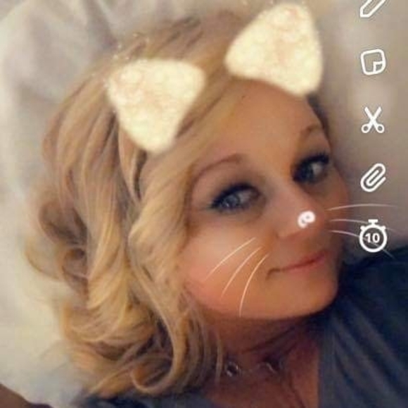 Profile Picture of Paula Holt (@paulasholt) on Poshmark