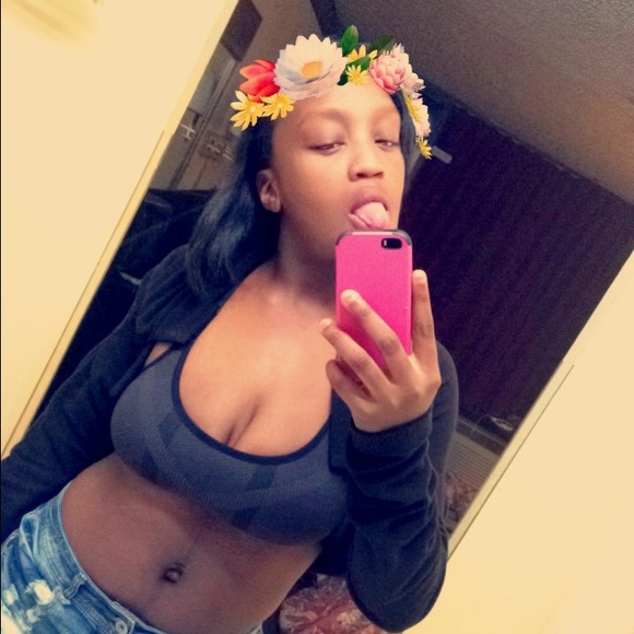 Profile Picture of Krystal Maxwell (@krystal0900) on Poshmark