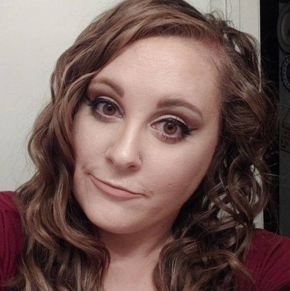 Profile Picture of Christine Lostumbo (@lilsweetie_17) on Poshmark