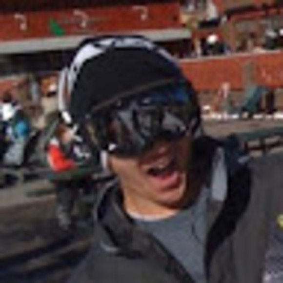 Profile Picture of Gary Lu (@thirtytwoutside) on Poshmark