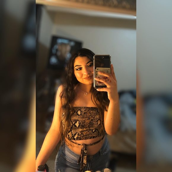 Profile Picture of Angie Guzman (@angieguzman7908) on Poshmark