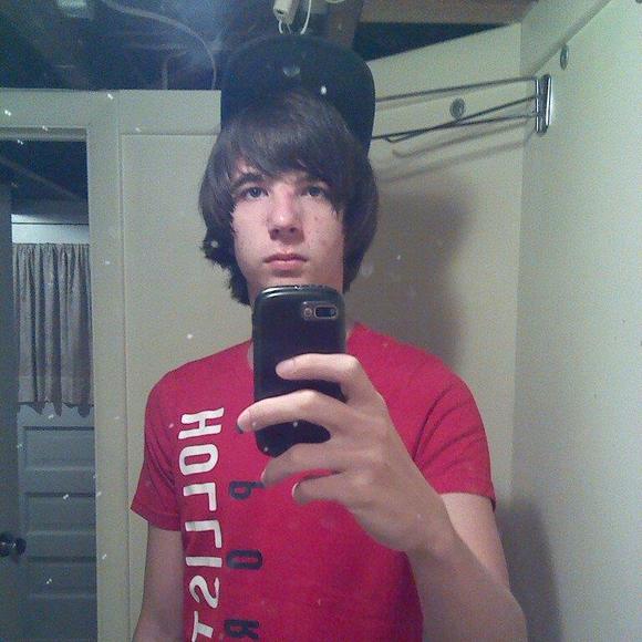 Profile Picture of Eric Ebner (@ericebner) on Poshmark