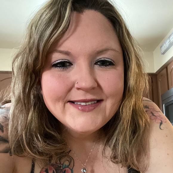 Profile Picture of Erin Mchardie (@purple_punk41) on Poshmark