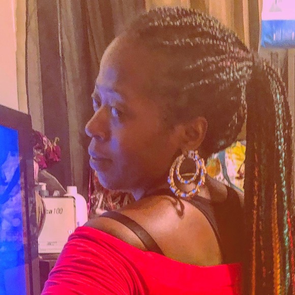 Sunshine Sanchez - Poshmark Profile Picture of Sunshine Sanchez (@junn30) on Poshmark