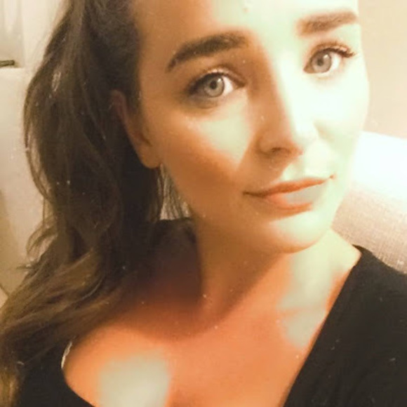 Profile Picture of Annie Sneeden (@sam091389) on Poshmark