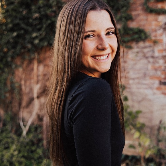 Profile Picture of Haley Cramer (@haleymcramer) on Poshmark
