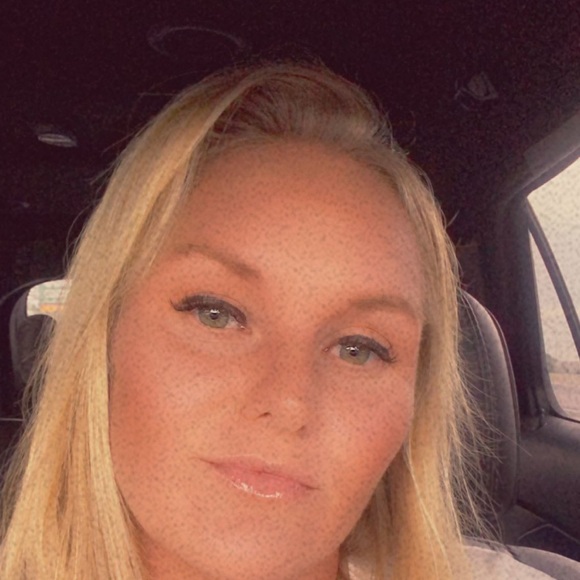 Profile Picture of Nicole Kindell (@froggie0202) on Poshmark