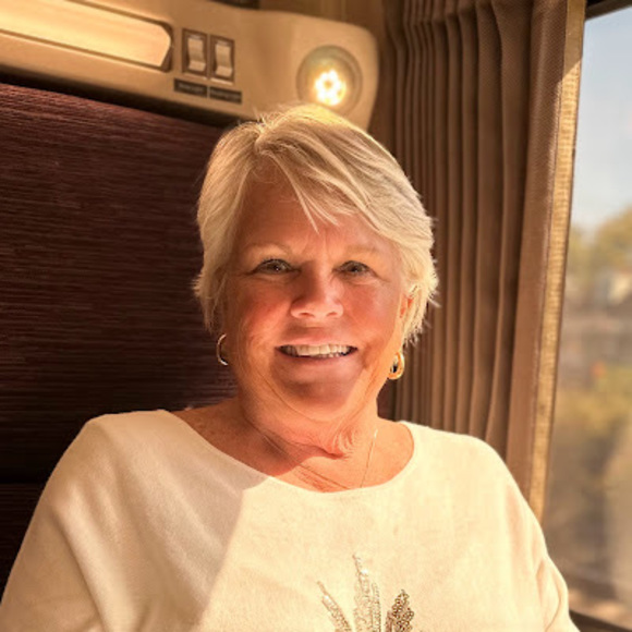 Profile Picture of Nancy Vanning (@nvanning) on Poshmark