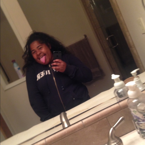 Profile Picture of Tanaiya Pittman (@tanaiyapittman) on Poshmark