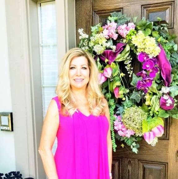 Profile Picture of Rosalie Weyh (@rosieposieq) on Poshmark