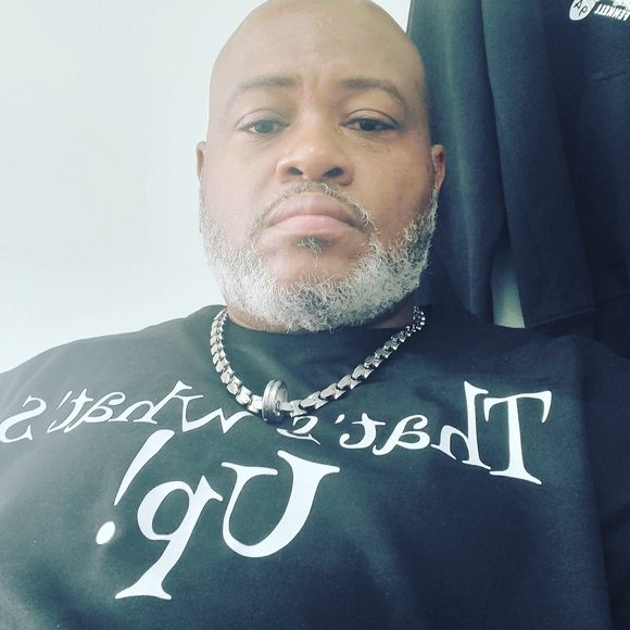 Profile Picture of Ladarrell Howard (@lhoward21) on Poshmark