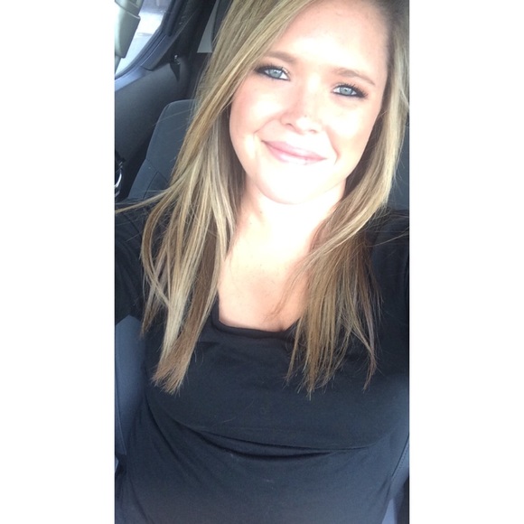 Profile Picture of Seana Mogavero (@seanbonnn) on Poshmark