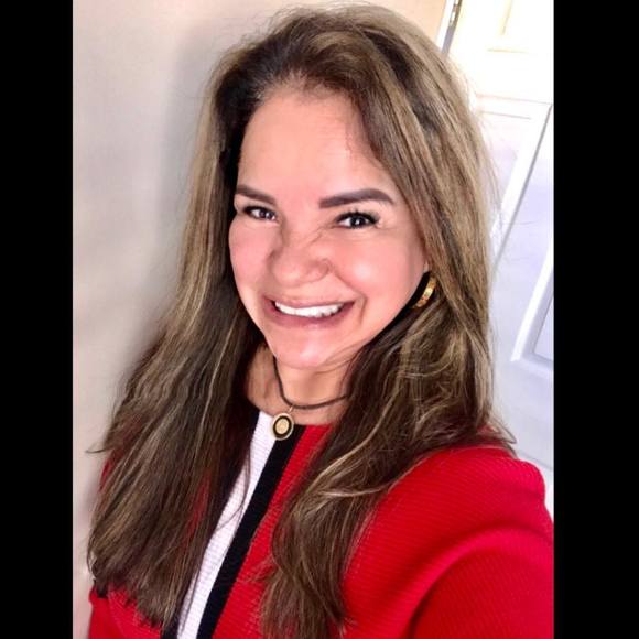 Claudia Iparraguirre - Poshmark Profile Picture of Claudia Iparraguirre (@peruana64) on Poshmark