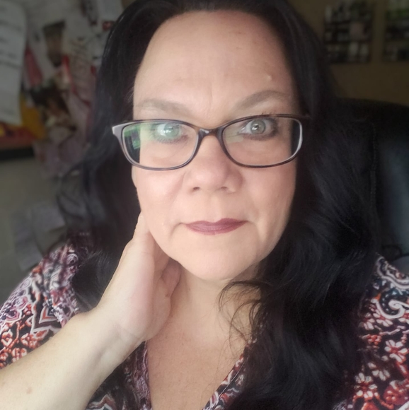 Profile Picture of Jennifer Guilbeau (@j_guilbeau) on Poshmark