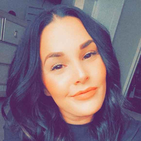 Profile Picture of Kendra Yandell (@mskendra24) on Poshmark