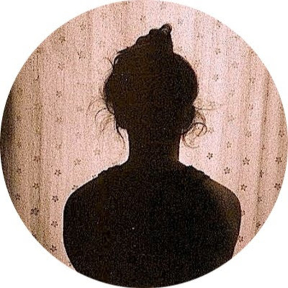 Profile Picture of Danielle Cohoon (@danicohoon) on Poshmark