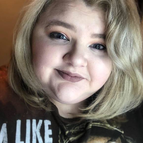 Profile Picture of Tonya Krueger (@tonyakrueger72) on Poshmark