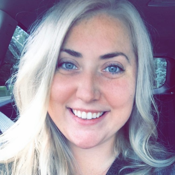 Profile Picture of Alyssa Upcott (@ajupcott) on Poshmark