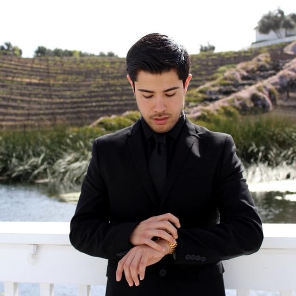 Profile Picture of Alex Zabala (@zabala_34) on Poshmark