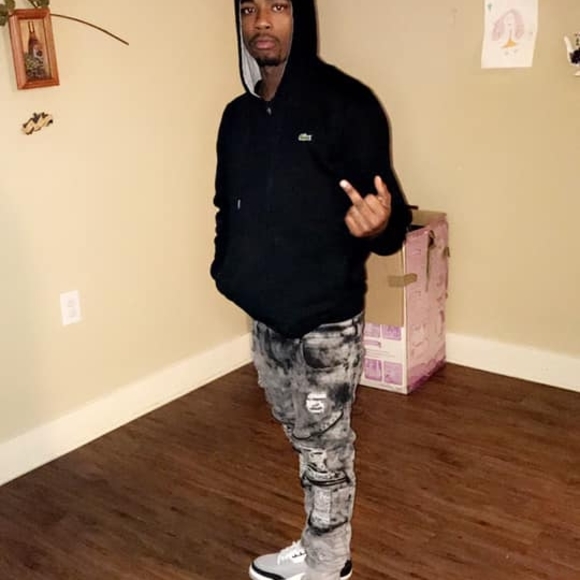 Profile Picture of Larry Howell (@larry_howell) on Poshmark