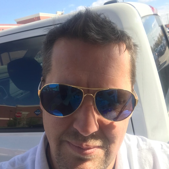 Profile Picture of Brian Gall (@bwgall) on Poshmark