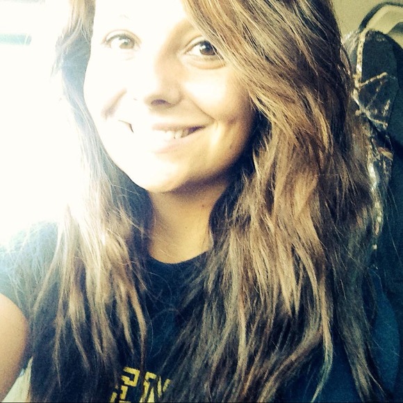Profile Picture of Miranda Keller (@miranda_keller) on Poshmark