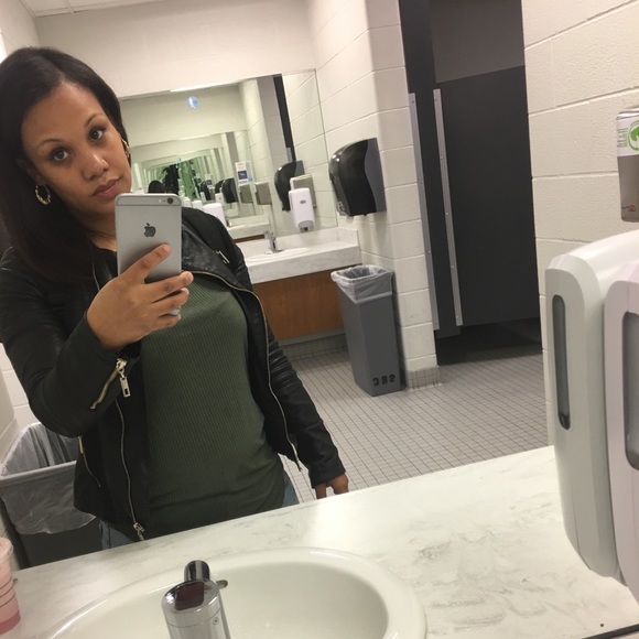 Profile Picture of Adrian Broome (@broomeadrian89) on Poshmark