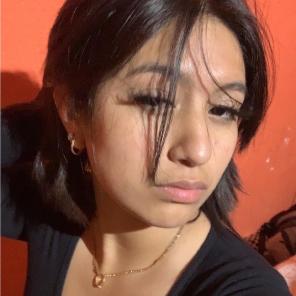Profile Picture of Maya Vargas (@yaneth_vgs) on Poshmark