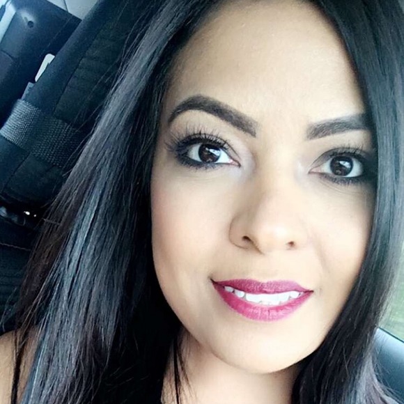 Profile Picture of Roxanne Ramirez (@roxanneramir514) on Poshmark