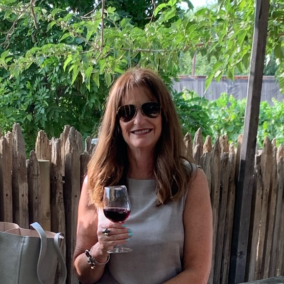 Profile Picture of Debbie Mazzuca (@dmazzuca) on Poshmark