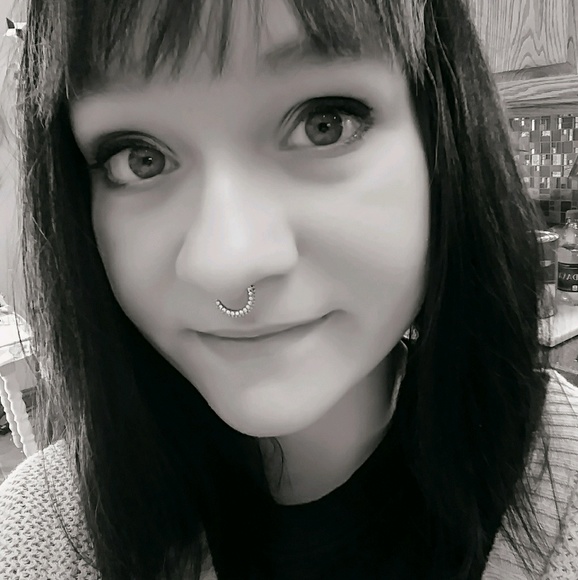 Profile Picture of Jodi Bloom (@jodi93) on Poshmark