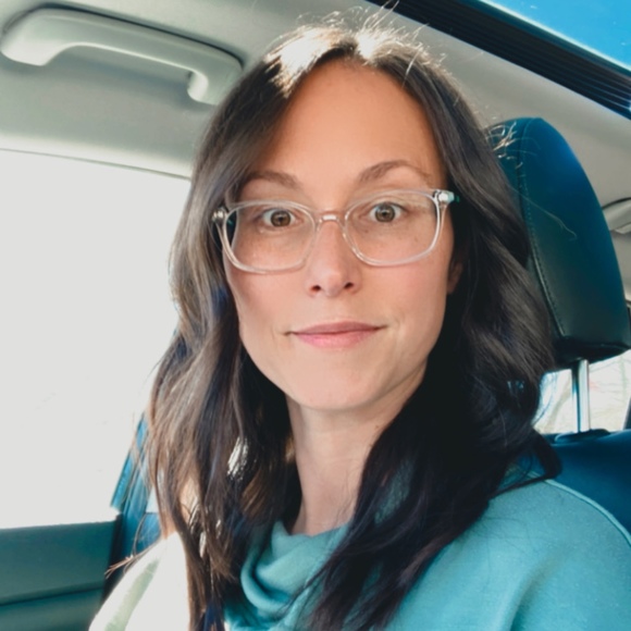 Profile Picture of Caitlin Reimer (@caitlinreimer) on Poshmark