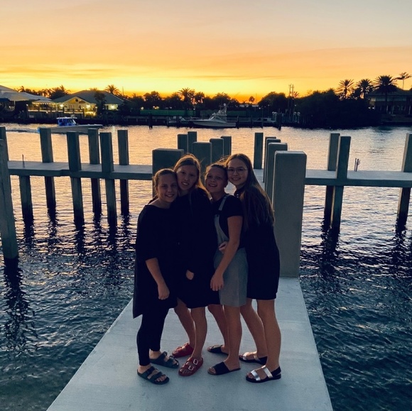 Profile Picture of Amanda Rosenlund (@amandamary5012) on Poshmark