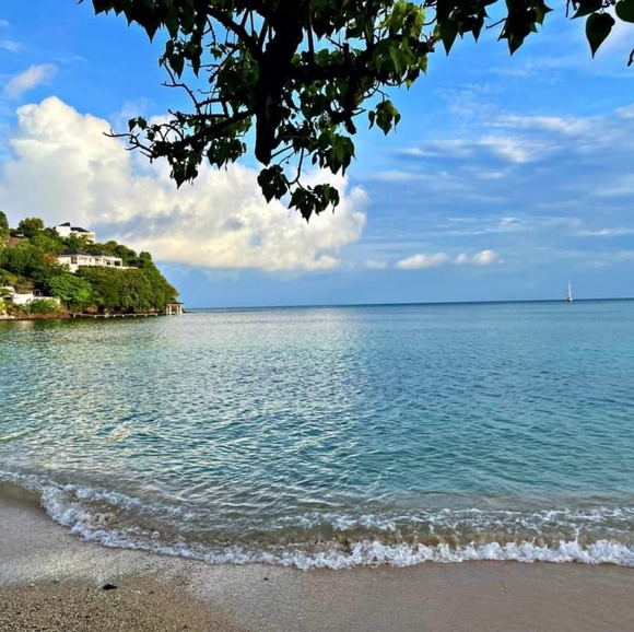 Profile Picture of Caribiz2323 Caribiz2323 (@caribiz2323) on Poshmark