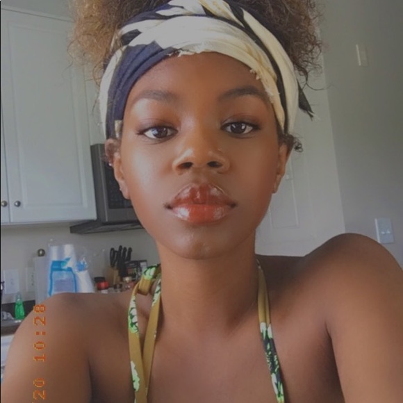 Profile Picture of Christin Croal (@christincroal) on Poshmark