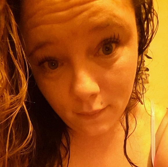 Profile Picture of Lanae Lafave (@lanae33) on Poshmark