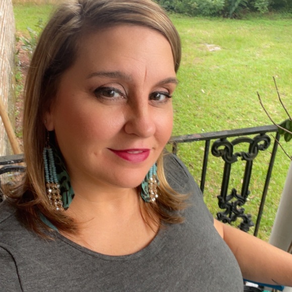Profile Picture of Peggy Roberts (@peggyroberts797) on Poshmark