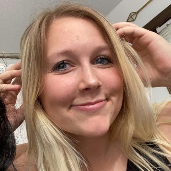 Profile Picture of Celeste Stoll (@celiebelly03) on Poshmark
