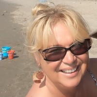 Profile Picture of Iris Robin (@iris-robin-3) on Quora