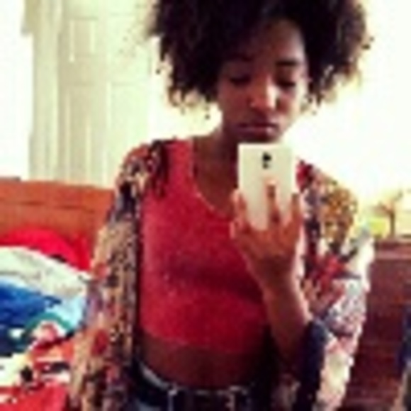 Profile Picture of Lola Leach (@lollyanna) on Poshmark