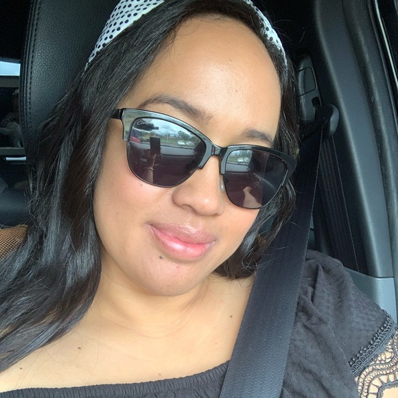 Danielle Thelander - Poshmark Profile Picture of Danielle Thelander (@dthelander) on Poshmark