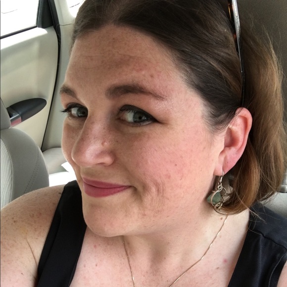 Profile Picture of Shannon Domski (@sdomski1980) on Poshmark