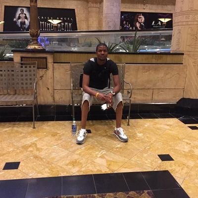 Profile Picture of Vincent Davis (@VAVINCE1) on Twitter