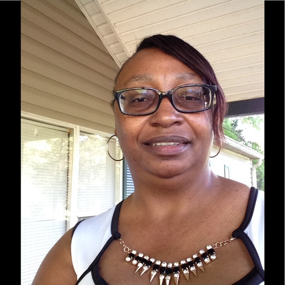 Profile Picture of Nancy Goodloe (@ngoodloe55) on Poshmark