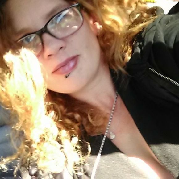 Profile Picture of Tammy Kragler (@mendogreengirl) on Poshmark