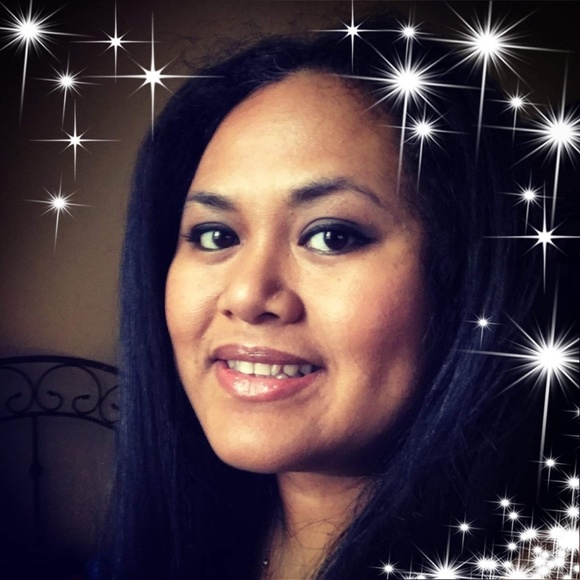 Profile Picture of Aline Amper (@aline813) on Poshmark