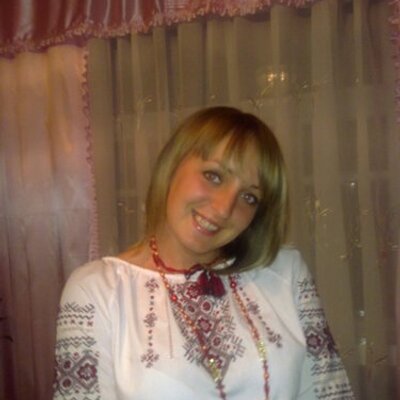 Profile Picture of Julia Panko (@julia_panko) on Twitter