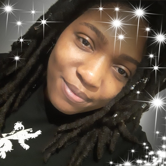 Profile Picture of Erikah Humphrey (@erikahhump) on Poshmark