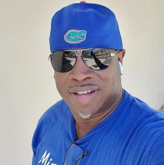 Profile Picture of Clinton Brooks (@bestdaddy40) on Poshmark